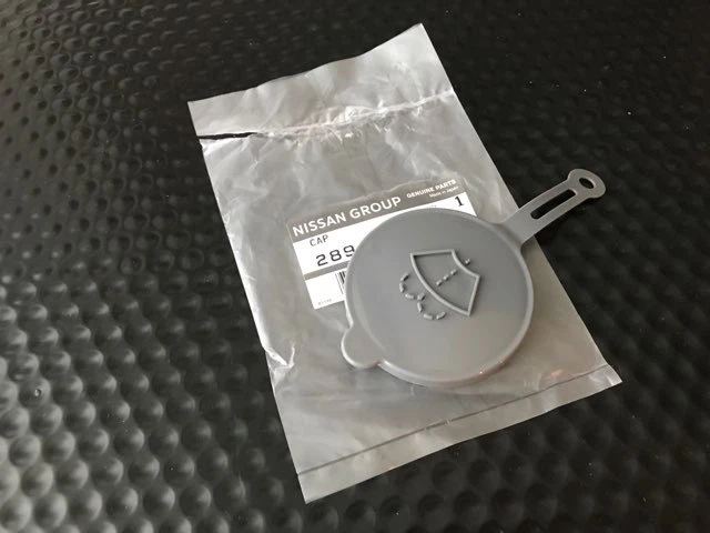 GENUINO OEM NISSAN PARABRISAS TANQUE BOTELLA DEPÓSITO TAPA CUBIERTA ALTIMA 350Z Foto 1 de 1