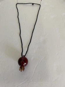 Colgante de granada de madera roja hecho a mano armenio  - Imagen 1 de 4