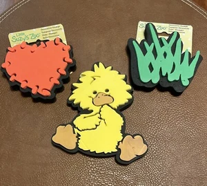 Set di 3 timbri decorativi Little Suzy’s Zoo Witzy l’anatra cuore montati su erba - Foto 1 di 8
