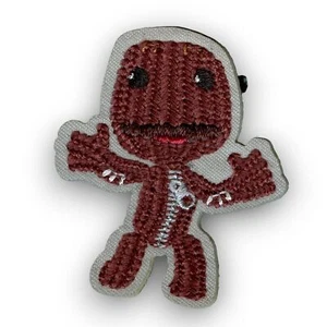Sackboy A Big Adventure PlayStation Promotional Patch Badge Pin - Foto 1 di 1