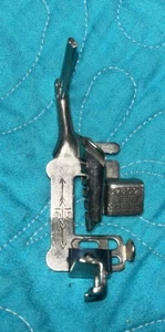 Singer Featherweight *Sewing Machine Multi-Slotted Binder Guide* Singer #160847 - Picture 1 of 4