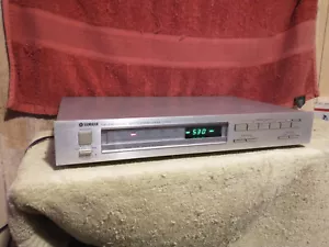 Yamaha T-500 vintage digital FM/AM Stereo tuner lights up untested - Picture 1 of 4