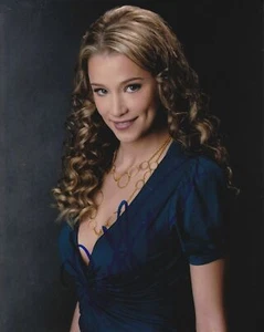 Actress Kristen Renton Signed Photo 8x10 COA - Picture 1 of 1
