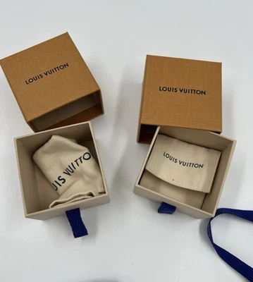 2 пустых ящика Louis Vuitton XSmall 2,75 дюйма x 2,75 дюйма x 1,5 дюйма с мешками для пыли б/у в отличном состоянии!! - Изображение 1 из 3