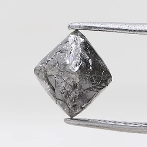 Diamante naturale grezzo colore nero 1,94 ct diamante grezzo diamante non tagliato - Foto 1 di 12