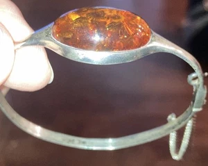 VINTAGE STERLING POLISH BALTIC AMBER HINGED BRACELET - Picture 1 of 2