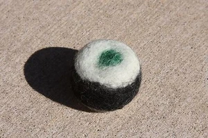 Filz Wollspielzeug Katzenminze Gurkenrolle - Bild 1 von 1