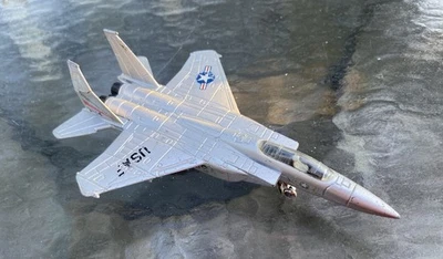 Antigo avião de combate ERTL F-15 metal fundido Eagle modelo USAF 7,5” por 5” com - Imagem 1 de 4