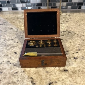 PESAS Y PINZAS VOLAND ESCALA 9 - 1-100 gramos laboratorio/estuche de madera - Imagen 1 de 8