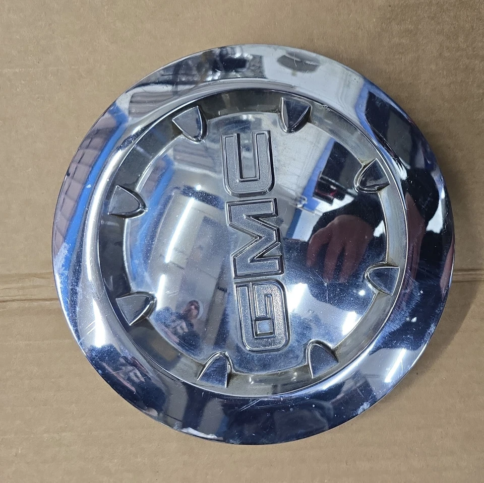 ♦️ Tapacubos central de rueda cromados GMC Sierra 1500 Denali Yukon XL 2007-2013. OEM. Foto 1 de 4