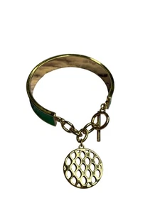 Liz Claiborne Goldtone Green Enamel Bangle Bracelet Chain Toggle Circle Charm - Picture 1 of 7