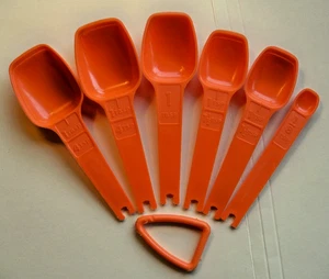 TUPPERWARE MEASURING SPOONS ORANGE w/ RING  6 Piece - Picture 1 of 5