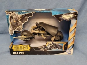 Batman The Dark Knight Rises Bat-Pod mit Figur von Mattel 2011 Neu Originalverpackt - Bild 1 von 8