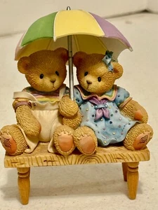1997 Cherished Teddies Carter & Elsie We're Friends Rain Shine Enesco #302791 - Foto 1 di 4