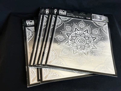 Calcomanía de azulejos Main Street Wall Creations pelar y pegar mandala blanco extraíble 25 Foto 1 de 4
