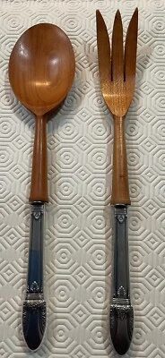 Juego de tenedor y cuchara de madera con mango plateado MCM de colección para servir ensalada Foto 1 de 4