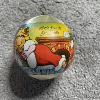 Hallmark Keepsake Adorno de Navidad Jim Hensens Muppets Mrs. Piggy Kermit 1981 Foto 1 de 4