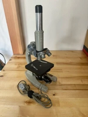 Microscopio iluminado SPI Southern Precision modelo # 1845 con 10X 10X 43 Foto 1 de 4