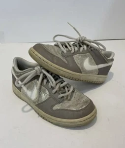 Nike Dunk Low "Sail Metallic Chino" taglia 5Y donna taglia 6,5 uscita 2007 senza scatola - Foto 1 di 9