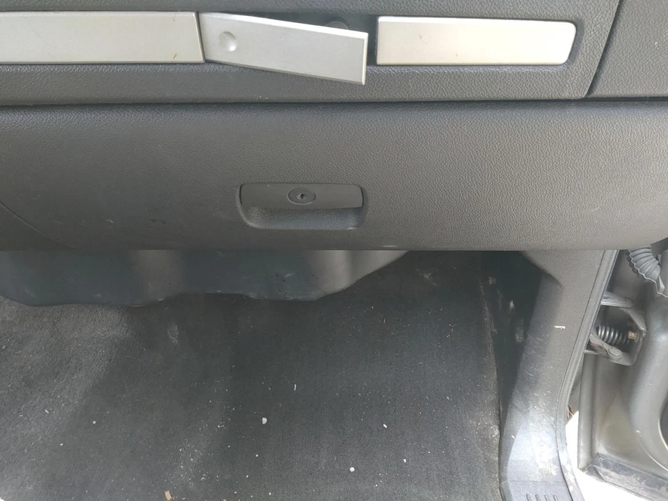 09 CHEVY SILVERADO 1500 Glove Box Ebony Blacktrim Code=19c - Image 1 of 1