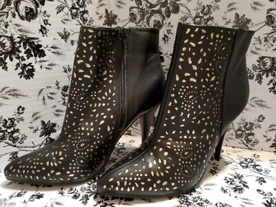 Botines Cushion Walk By Avon para mujer talla 9 negros y dorados Foto 1 de 4