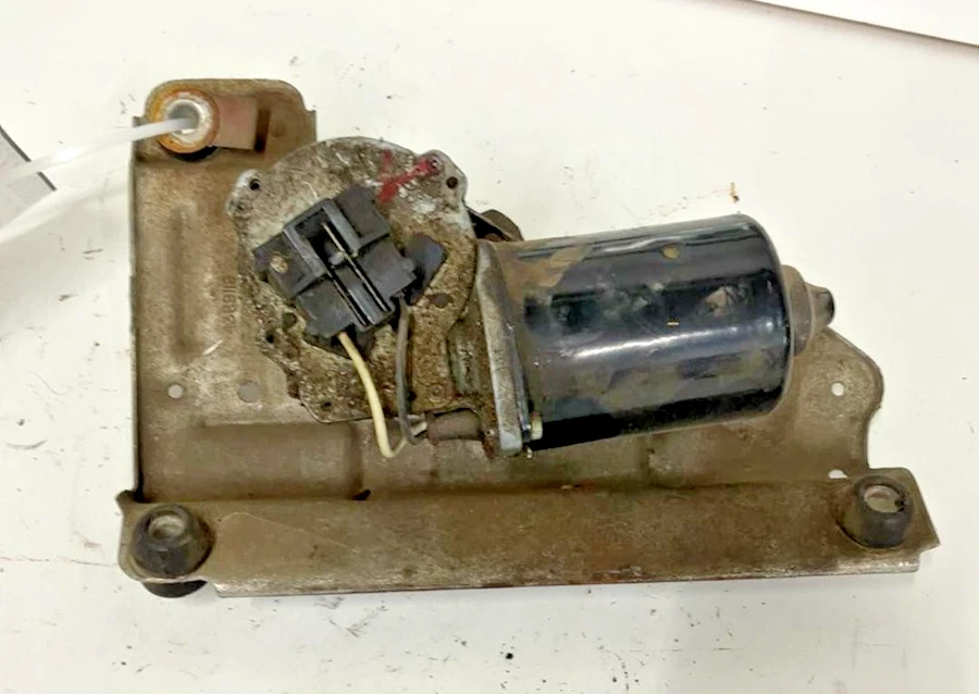 Motor limpiaparabrisas delantero Plymouth Acclaim 1989-95 Foto 1 de 4
