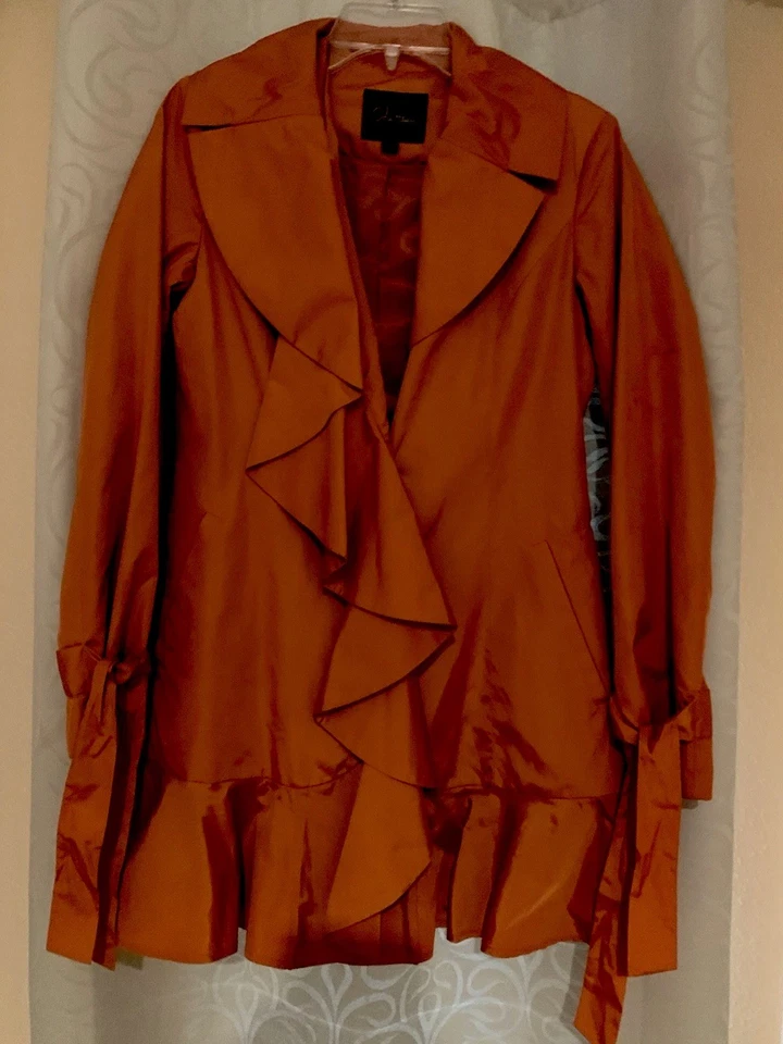 Gabardina Cole Haan talla XS de un solo pecho con volantes de nailon mandarina - SIN CINTURÓN Foto 1 de 4