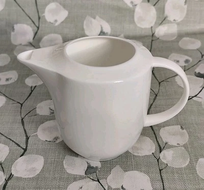 Maxwell & Williams 'Cashmere' Fine Bone China 4" White Milk Cream Jug - Image 1 of 4