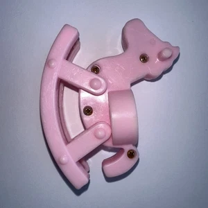 Vintage rosa Kunststoff Schaukelpferd Puppenhaus - Bild 1 von 6