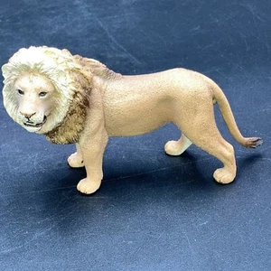 Retired Schleich Lion Released 2006 - Picture 1 of 3