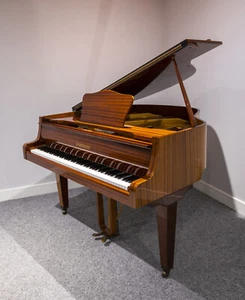 ZIMMERMANN 135 BABY GRAND PIANO. MADE IN 1980. GLOSS MAHOGANY FINISH, GUARANTEED - Picture 1 of 4