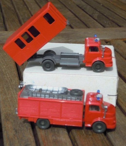 WIKING Mercedes-benz MB H0 1:87, 2 Pezzo Vecchio Vigili Fuoco 1960er- 70er Anni - Immagine 1 di 1
