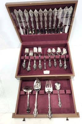 Service for 12 Oneida MICHAELANGELO Glossy Stainless Flatware Serving 65 pieces - Image 1 of 4