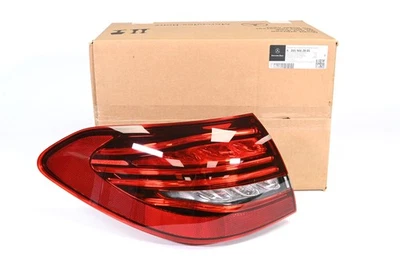 Original Mercedes-Benz Schlussleuchte links außen 2059062805 - Bild 1 von 4