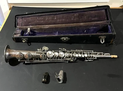 VINTAGE C. G. CONN NEW WONDER SOPRANO SAXOPHONE KEY C SERIAL #106911 MFG 1923 - Image 1 of 4