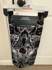 Halloween Plush Throw Blanket Spooky Halloween 50" x 60" Gray - Picture 1 of 3