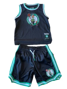 Boston Celtics NBA maglia e pantaloncini, nero verde bambini giovani taglia 4 logo ricamato - Foto 1 di 7
