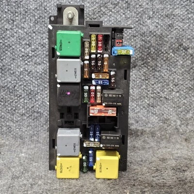 06 09 MERCEDES BENZ R ML GL 164 CAJA RELÉ FUSIBLES DELANTERO BAJO CAPÓ SAM Foto 1 de 4