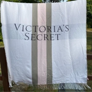 Victoria’s Secret Cotton Light Throw Blanket with Fringe 59"x53" - Picture 1 of 3
