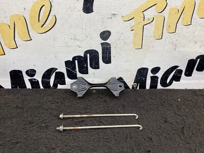 06-08 Mazda Miata MX-5 Soporte de arco de amarre de batería OEM Foto 1 de 4