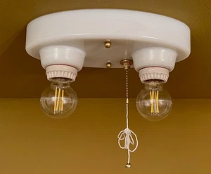 Vintage Beleuchtung 20er Jahre 2 Leuchtmittel Glas Küche Deckenhalterung. NIEDRIG! Zugkette! - Bild 1 von 3