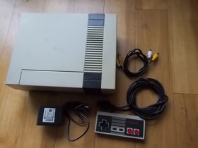 Nintendo Entertainment System NES Console w/ Controller, Cables & Fester's Quest