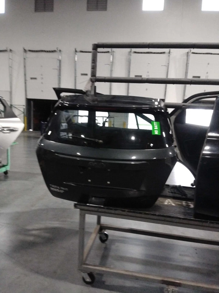 Tapa de cubierta usada se adapta a: Chevrolet Trax 2019 privacidad tinte opcional AKO con cámara de visión trasera Foto 1 de 1