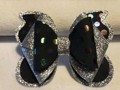 MOÑO DE PELO DISEÑO MARIPOSA. NEGRO Y PLATA CON LUNARES. 3,5" X 3". HOMECHO Foto 1 de 3