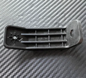 Genuine Hyundai Rear Bracket - Rear Bumper UPR - 86681-B9500 (Brand New) - Picture 1 of 2