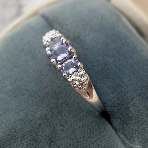 Ring 10 Karat Weißgold und Lavendelblau Edelstein und Diamant, Größe 7 - Bild 1 von 9