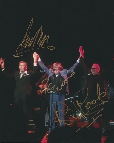 Peter Noone, Brian Poole & Dave Berry HAND SIGNED 8x10 Photo Autograph 60s Stars Cover