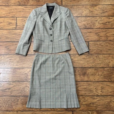 Kasper Skirt Suit Women | Size 10P Beige Plaid |Classic Career | Pre-owned | VTG - Image 1 of 4