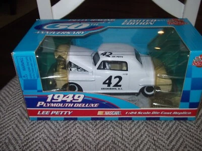 Coche de colección modelo 1949 Plymouth Deluxe Lee Petty campeones de carreras escala 1/24 Foto 1 de 4