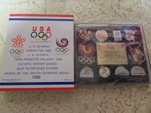 NUOVO CON SCATOLA RARO SET COMMEMORATIVO 1988 OLIMPIADI OLIMPIADI GIOCHI INVERNALI 10 SPILLE DORSO - Foto 1 di 3